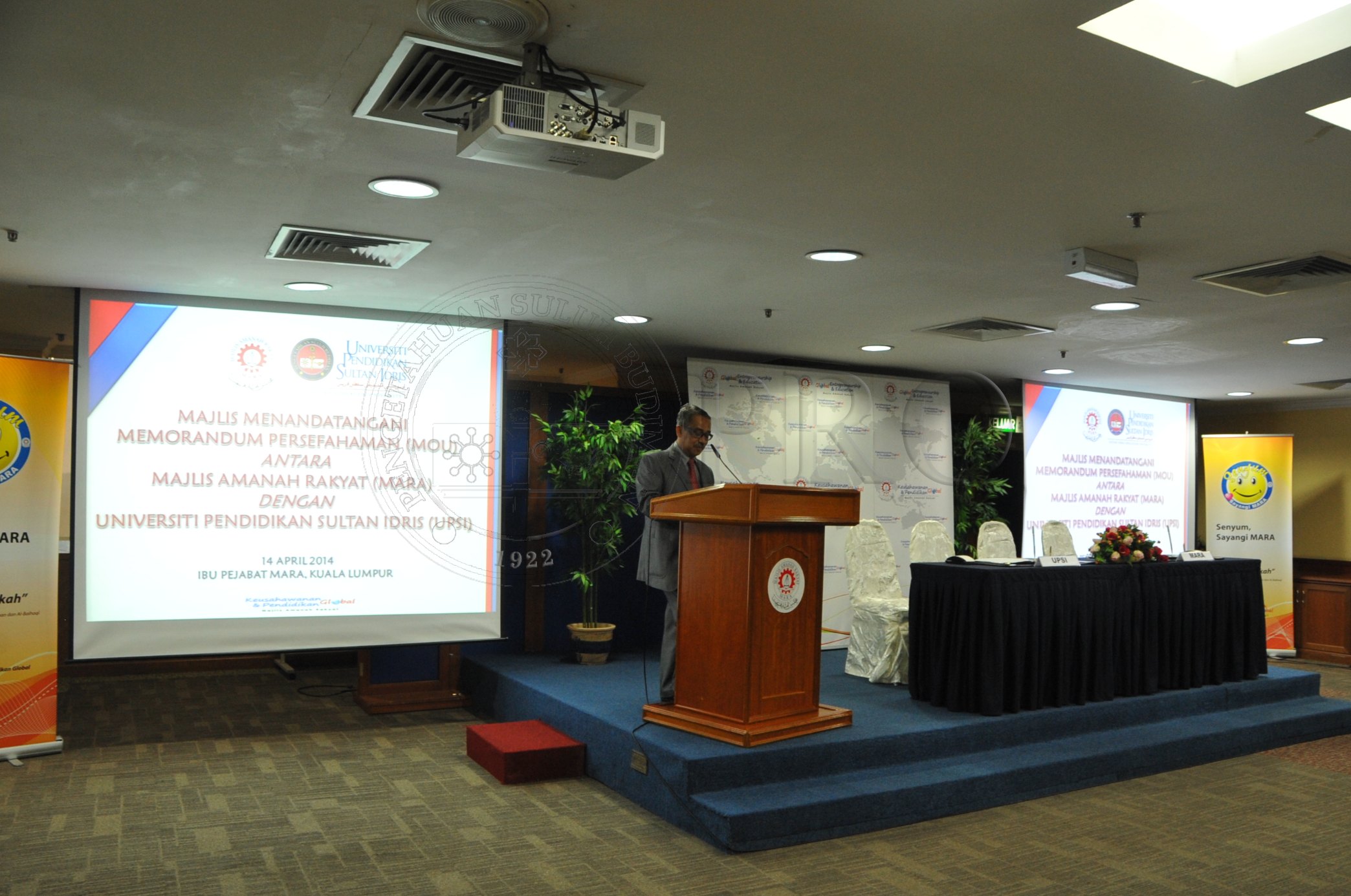 PRO 14 37 MARA PRO 4713